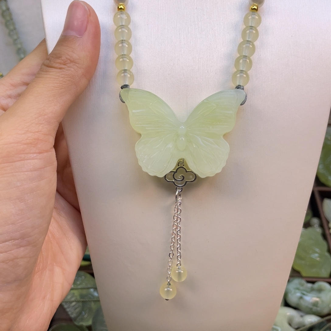 蛇纹石玉未镶嵌颈饰