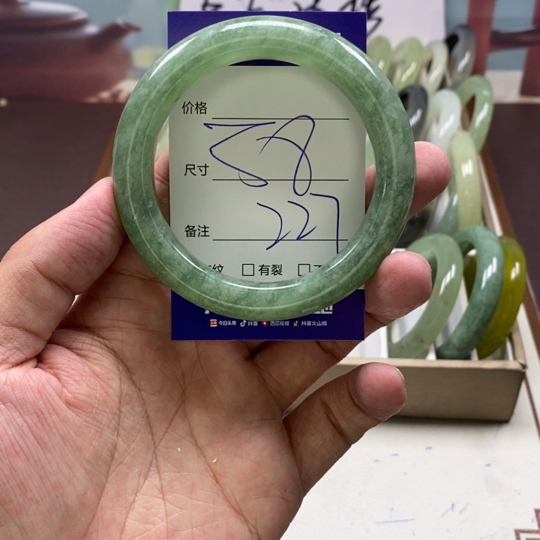 蛇纹石玉手镯未镶嵌