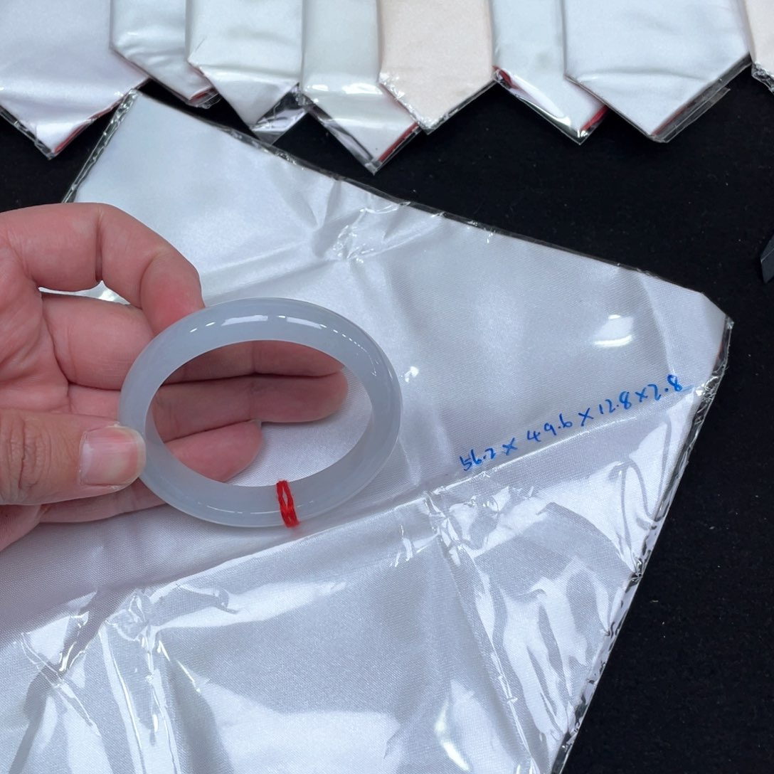 翡翠手镯未镶嵌芊***356.2贵妃