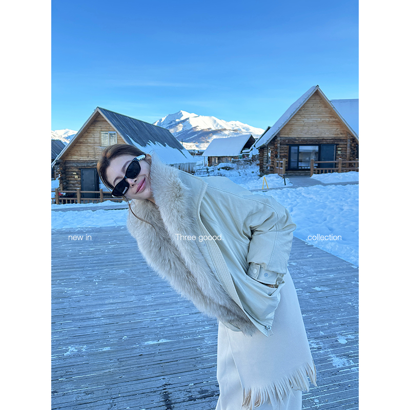 THREE GOOOD/三吉 狐狸皮草大毛领90白鹅绒派克羽绒服Y725R21093