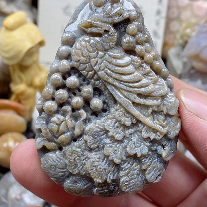 颈饰未镶嵌硅化珊瑚（珊瑚玉）有瑕