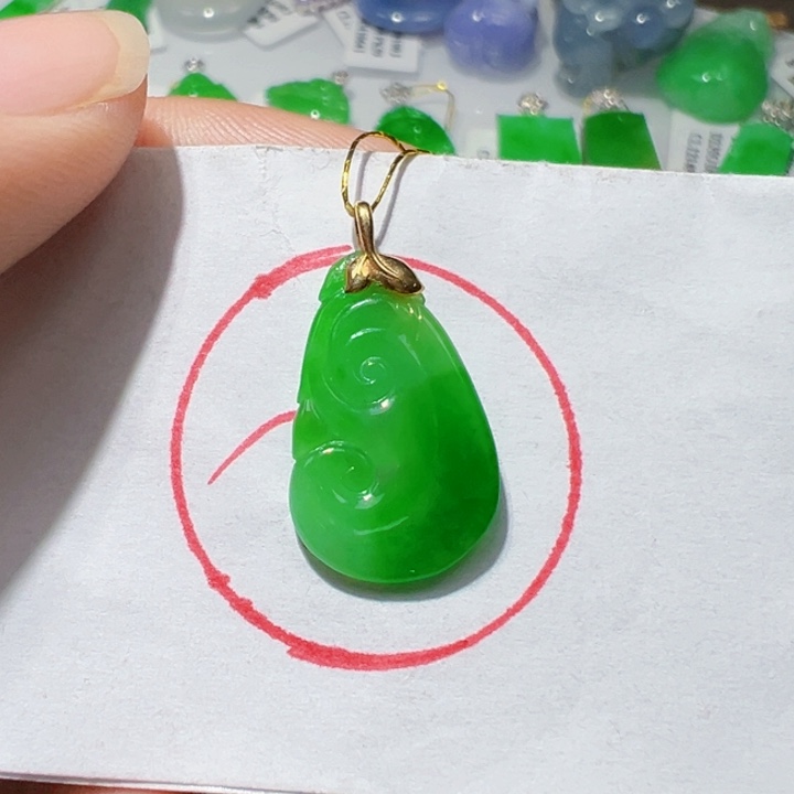 翡翠挂件18K金镶嵌翡翠