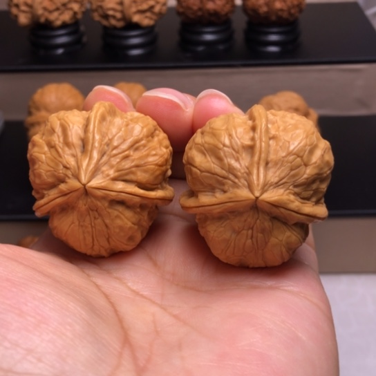 文玩核桃把件粗筋三楞29