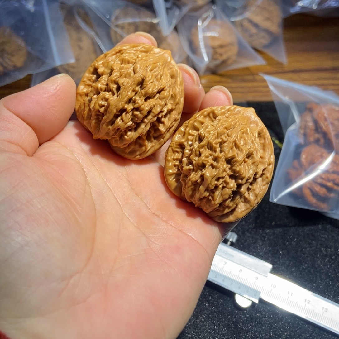 文玩核桃吊坠虎头核桃50