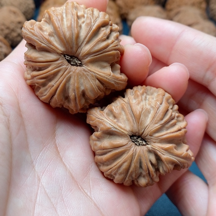 文玩核桃把件且****开43正磨