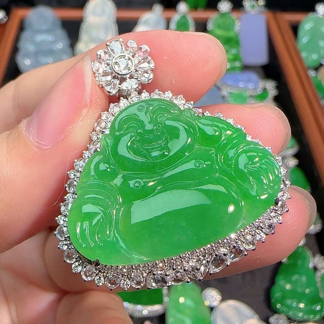 翡翠颈饰18K金镶嵌阳绿一刀切佛公