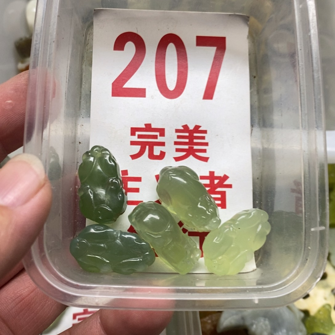蛇纹石玉挂坠未镶嵌