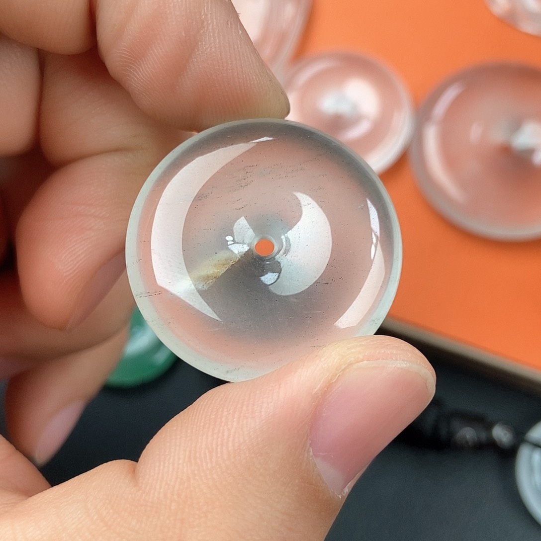 石英质玉颈饰未镶嵌平安扣