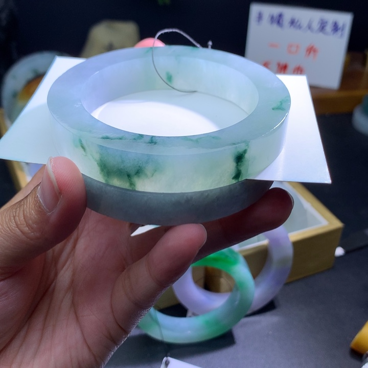 定制翡翠未镶嵌翡翠手镯