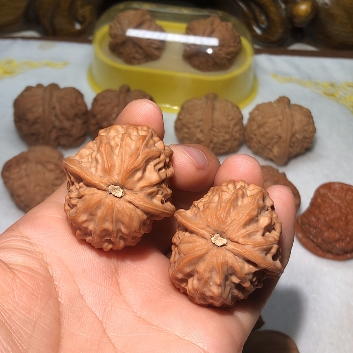 徐***咪把件文玩核桃38黄松峪