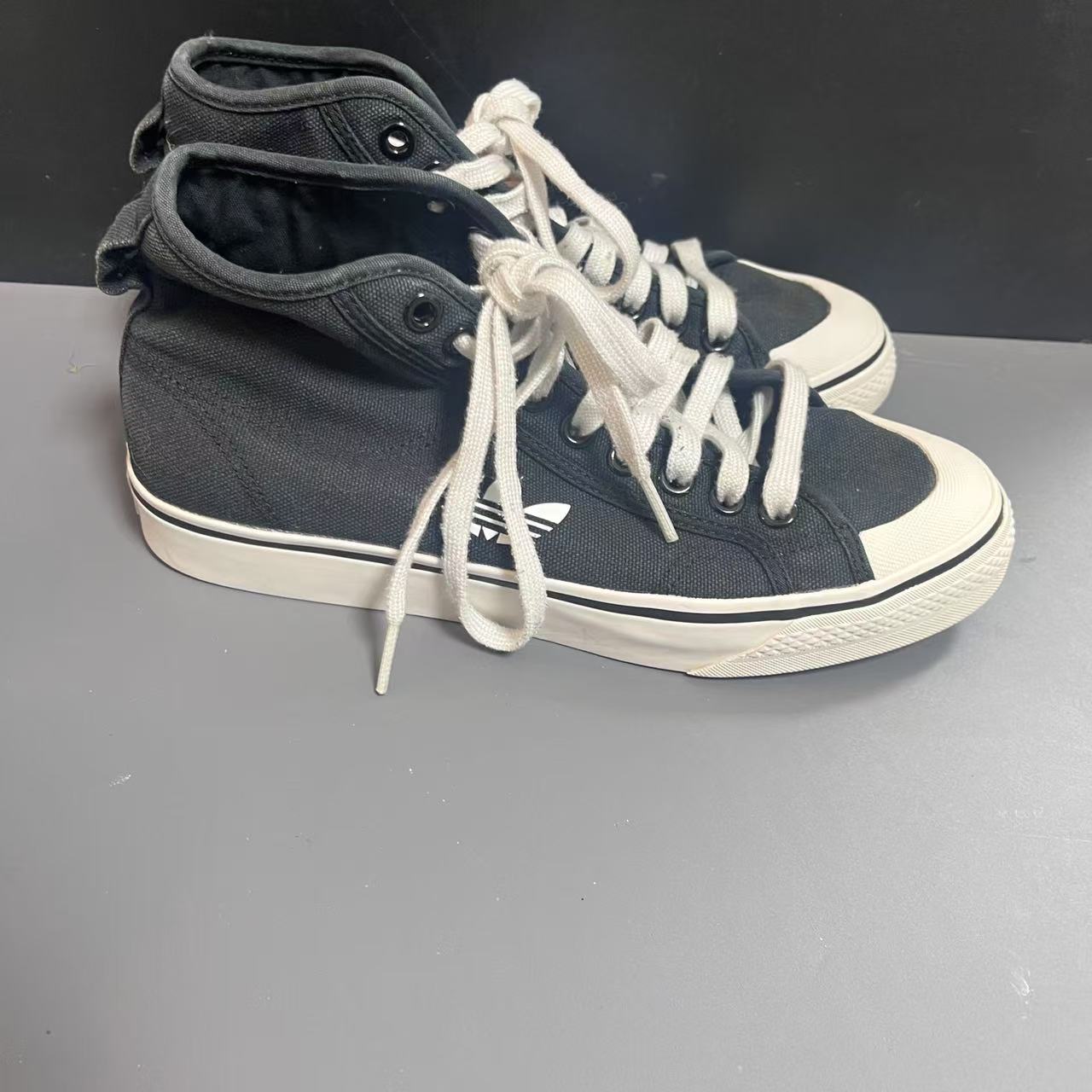42码 中帮 黑色 板鞋