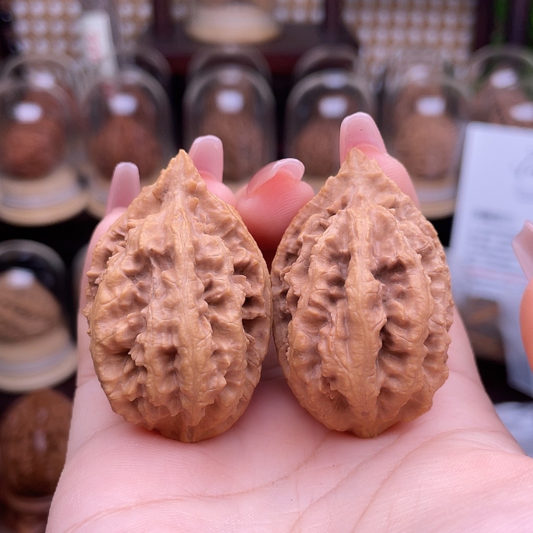 文玩核桃吊坠莲花锤