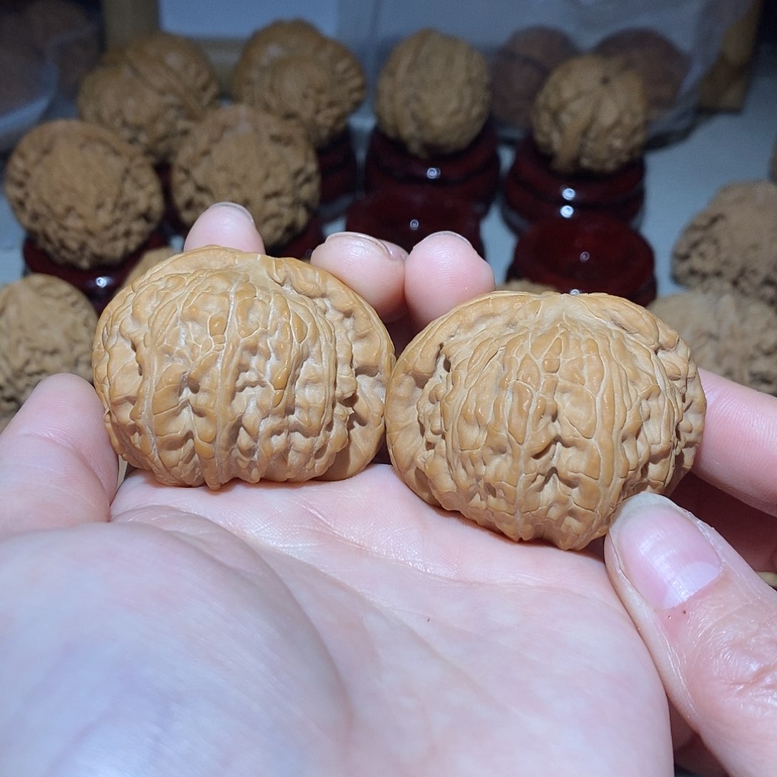 文玩核桃把件46尺闷白