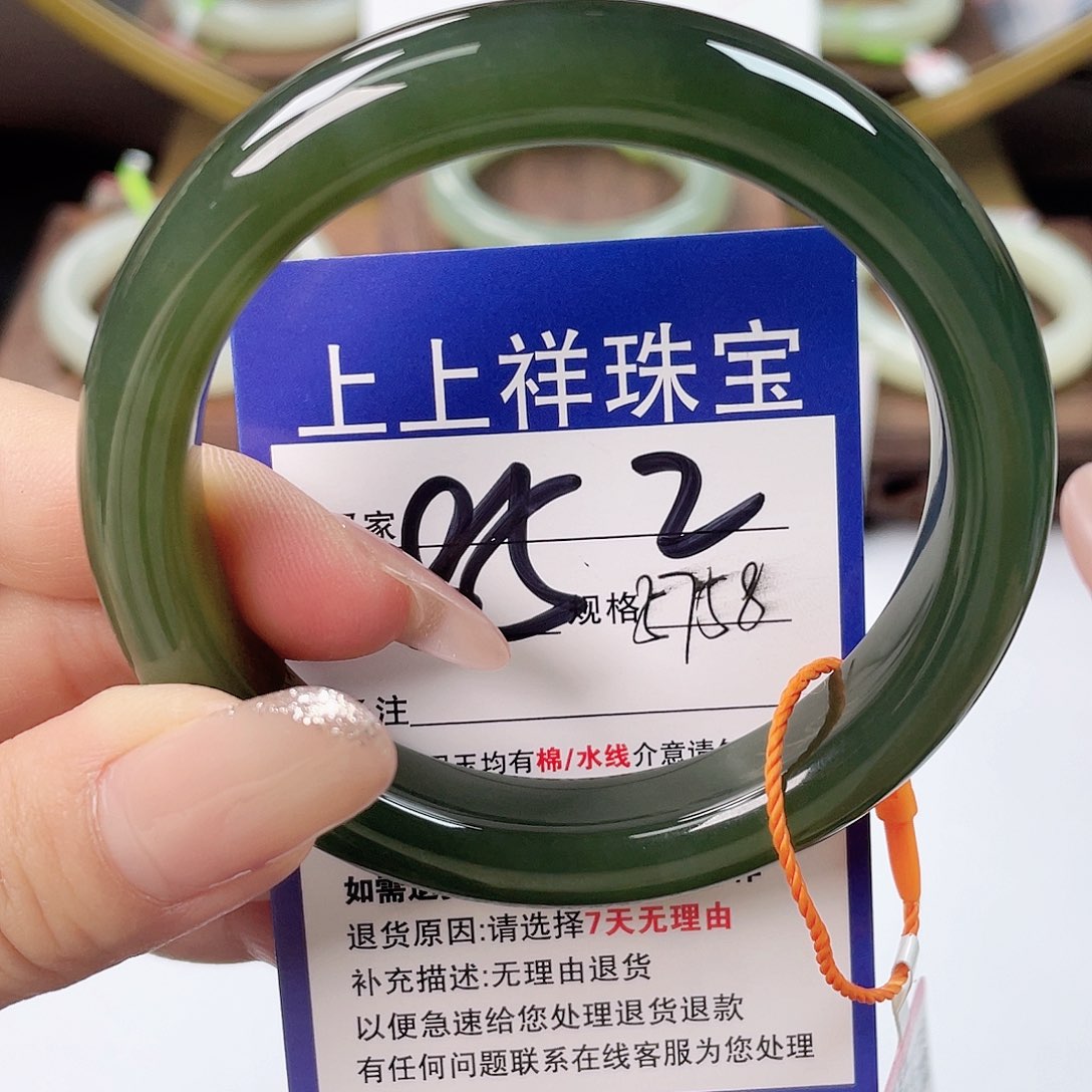 和田玉未镶嵌手镯