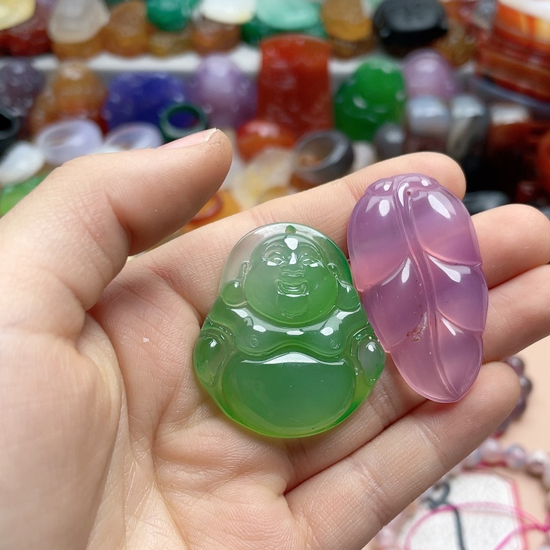 玛瑙/玉髓颈饰合金心**犀