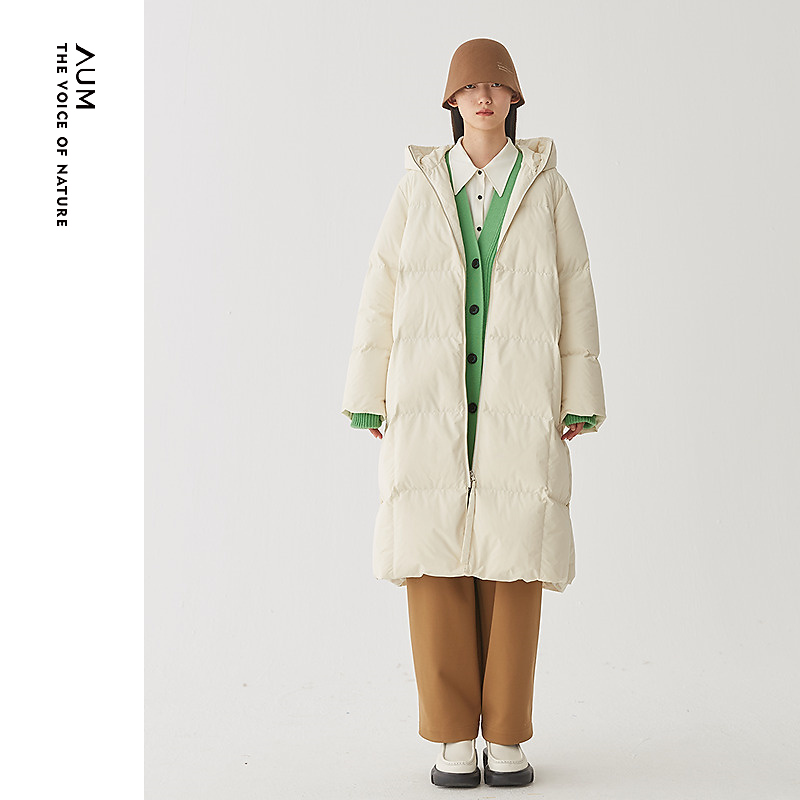 AUM噢姆冬季时尚设计师款保暖中长款白色连帽羽绒服MAEG4036Y