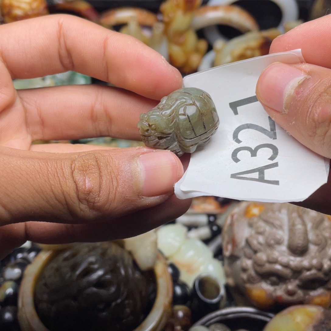 和田玉（糖玉）挂件未镶嵌