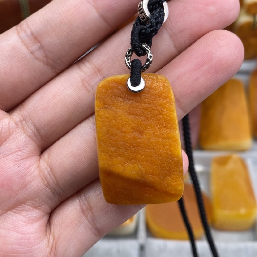 琥珀吊坠(赠链)未镶嵌