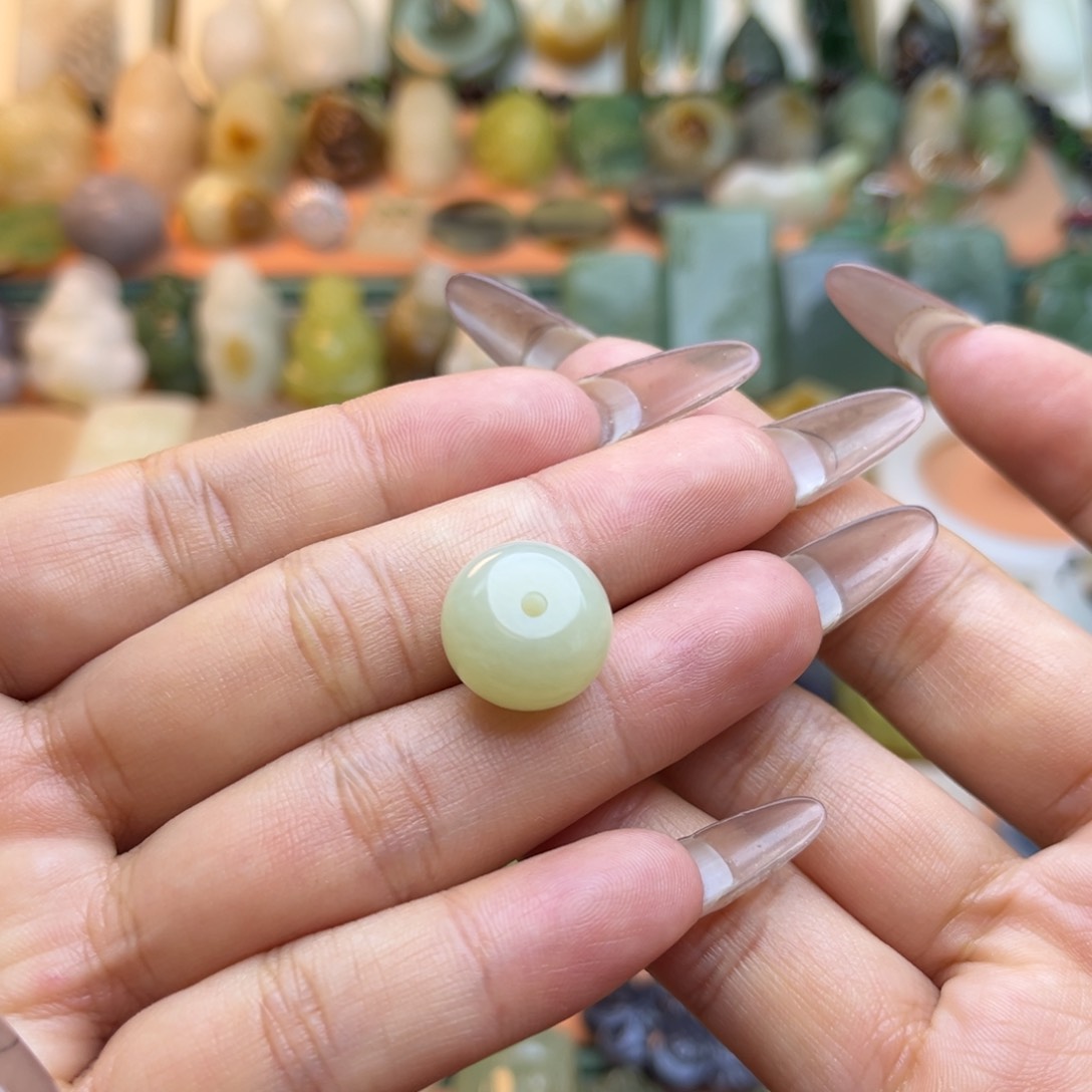 和田玉颈饰未镶嵌周**始