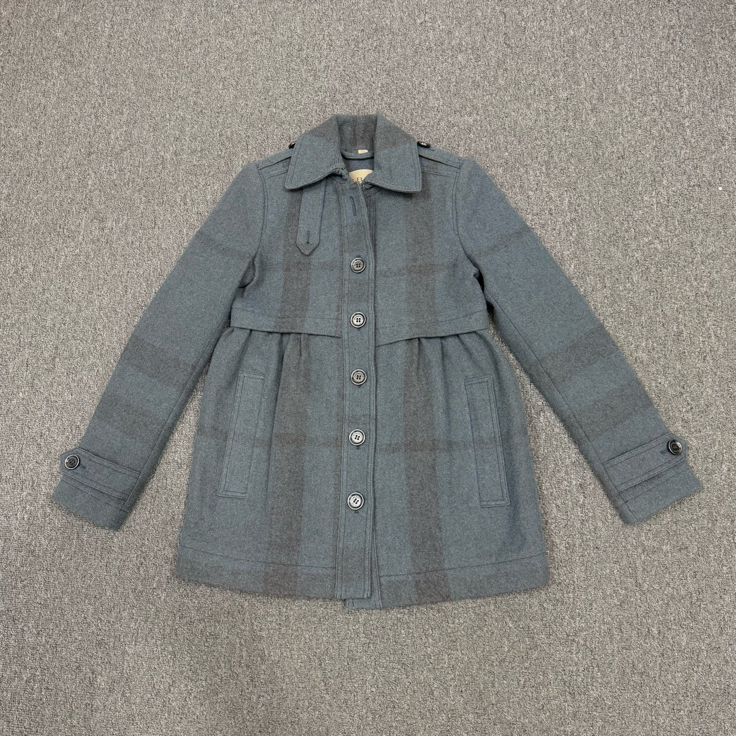 99新 BURBERRY/博柏利 18368656浅灰色格纹翻领单排扣外套 UK4码