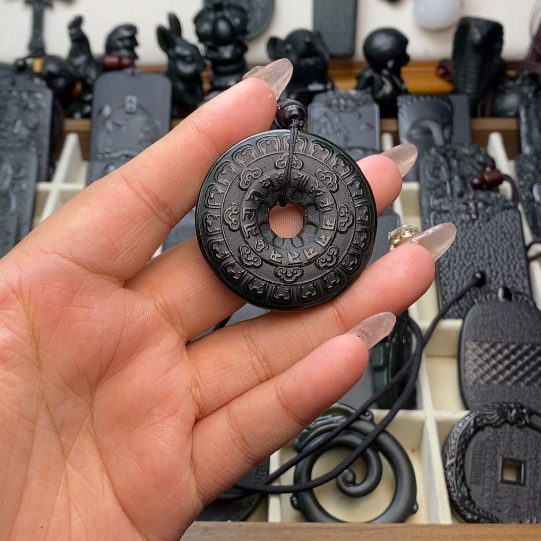 肥***鱼和田玉未镶嵌颈饰