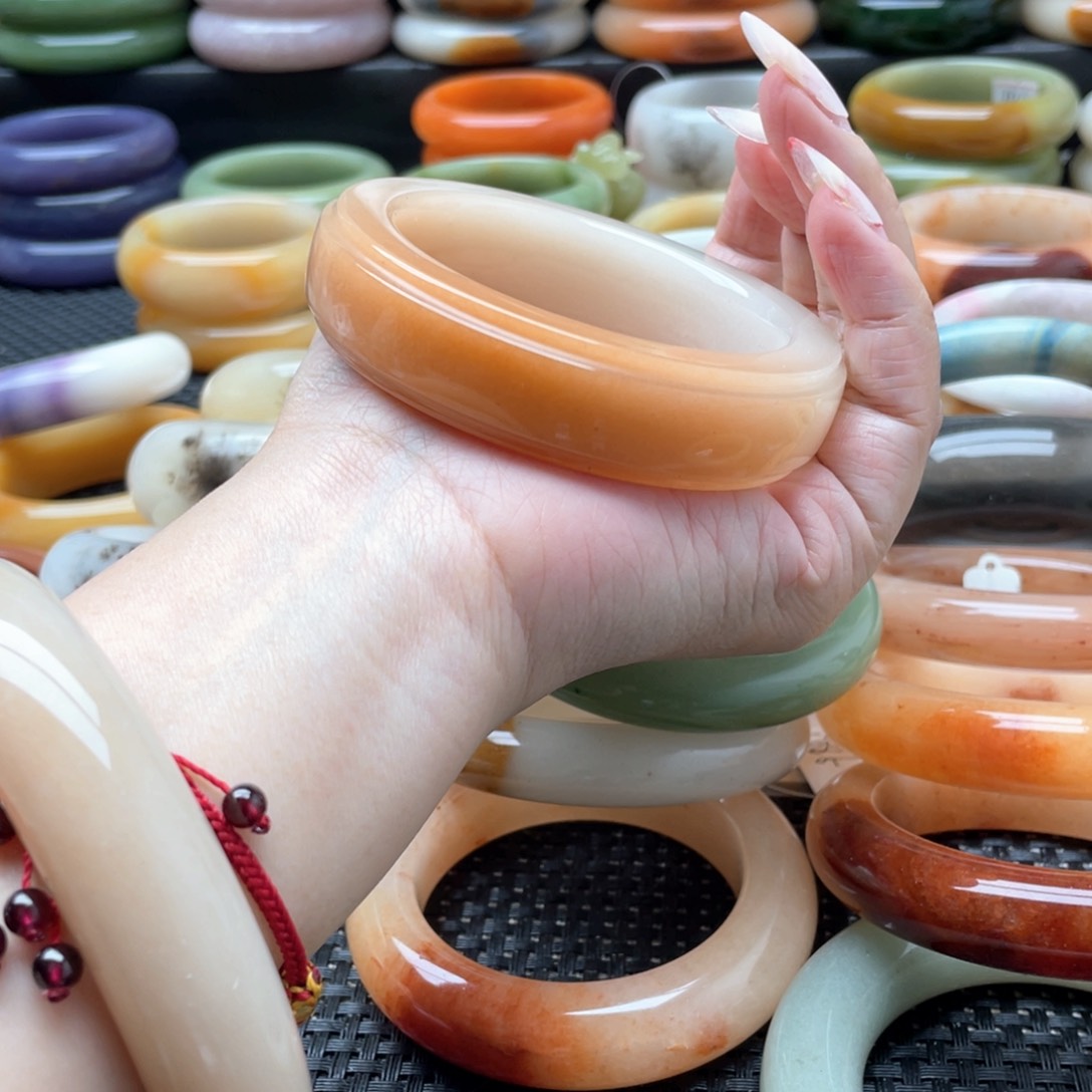 石英质玉手镯未镶嵌爱***凌