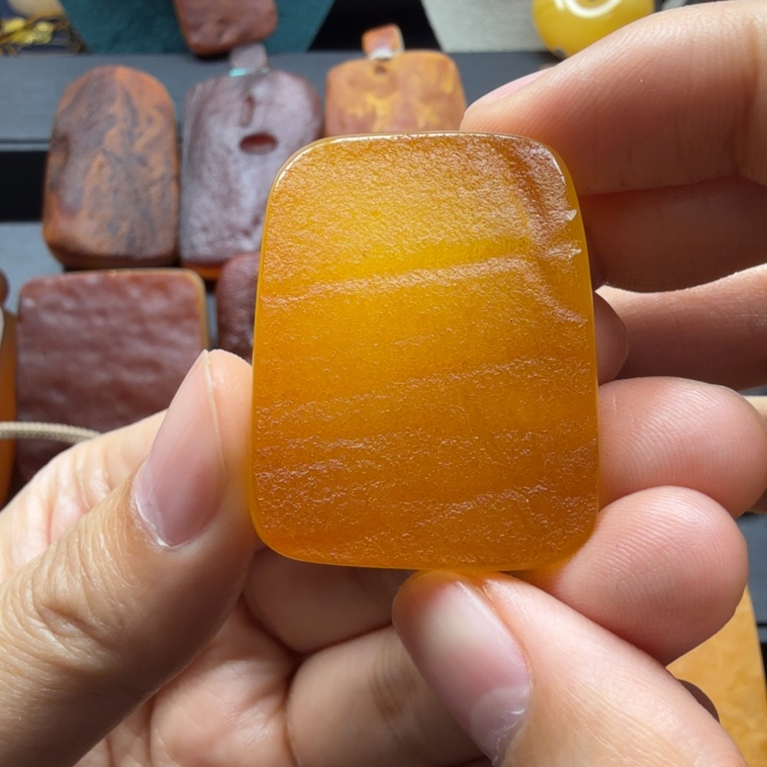 琥珀吊坠(赠链)未镶嵌