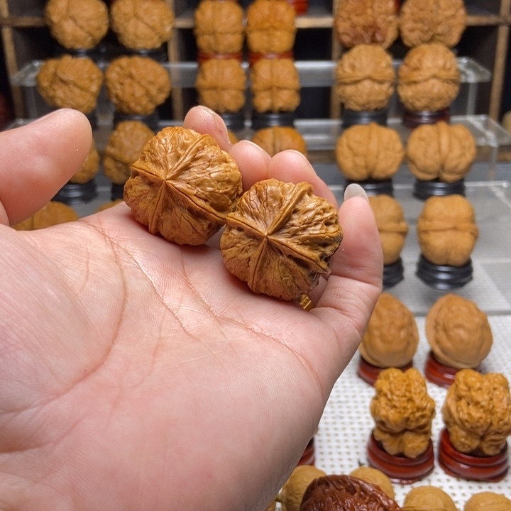 贝***顿文玩核桃吊坠11小四喜四棱