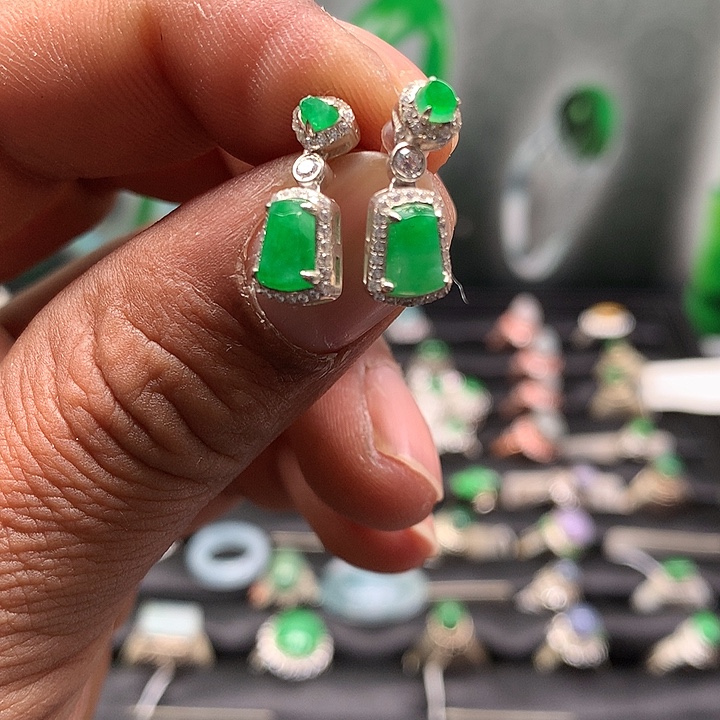 翡翠未镶嵌耳坠缅甸天然A货翡翠
