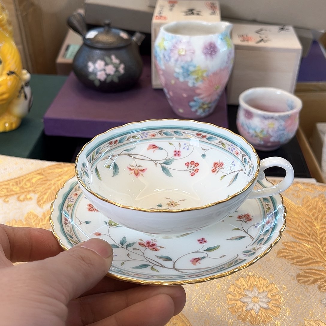 盖碗在家门口吃完早餐回来吃早餐