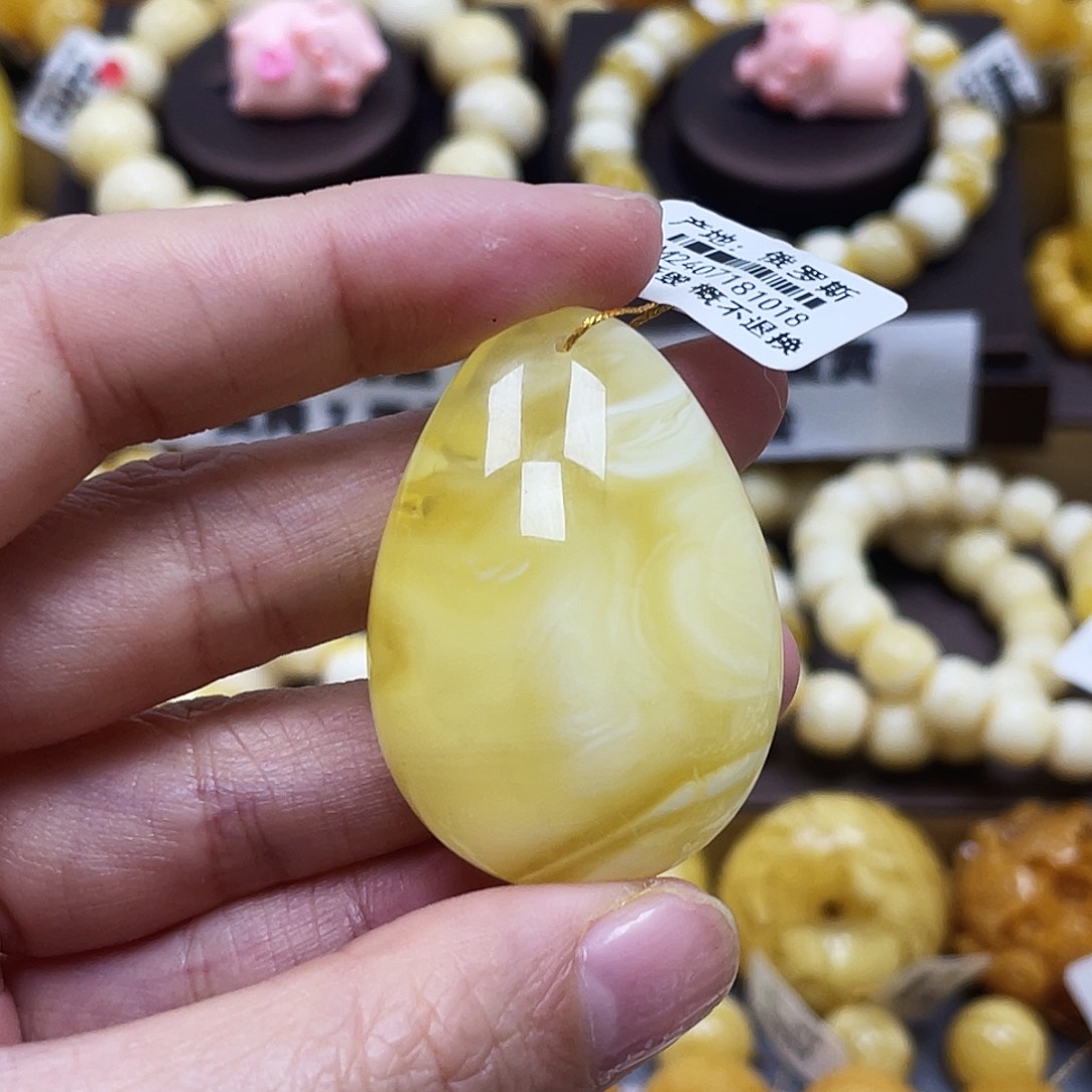 琥珀珠宝奇石未镶嵌42.6×30×18mm微瑕