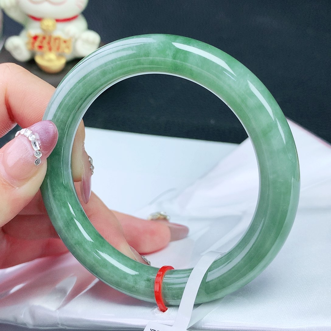 翡翠手镯未镶嵌57圈