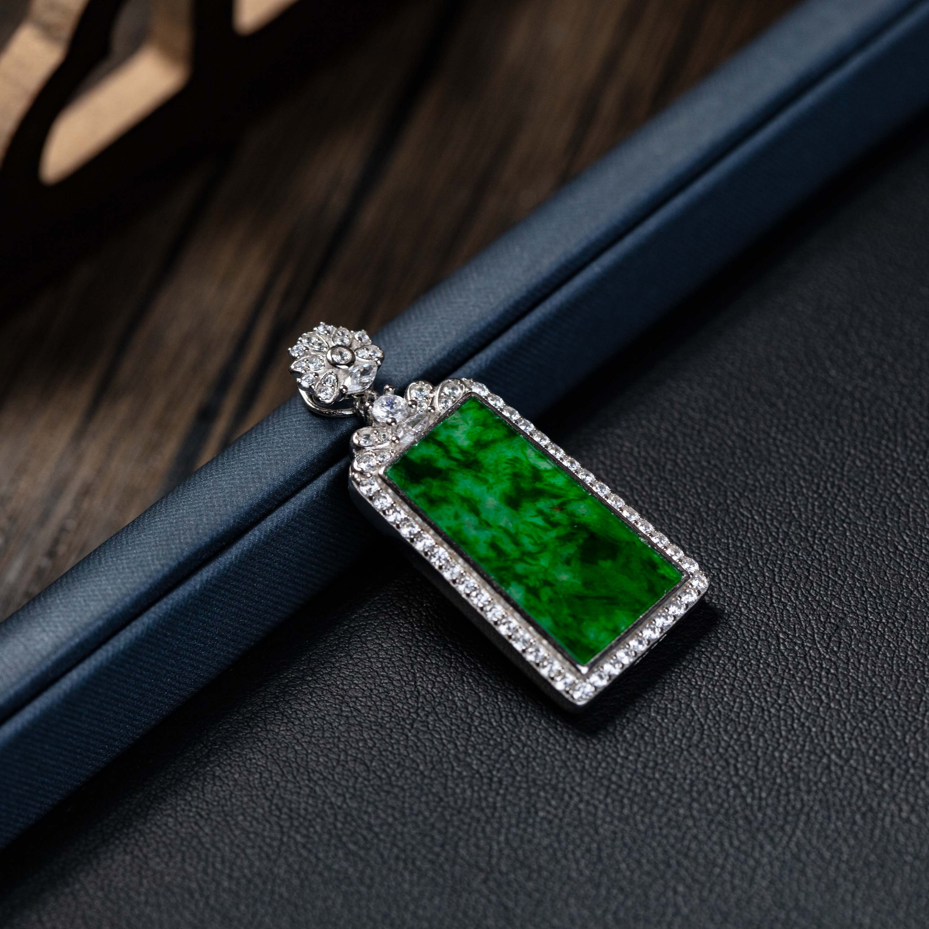 翡翠无事牌吊坠28*15*4mm多样性发一#B1591720