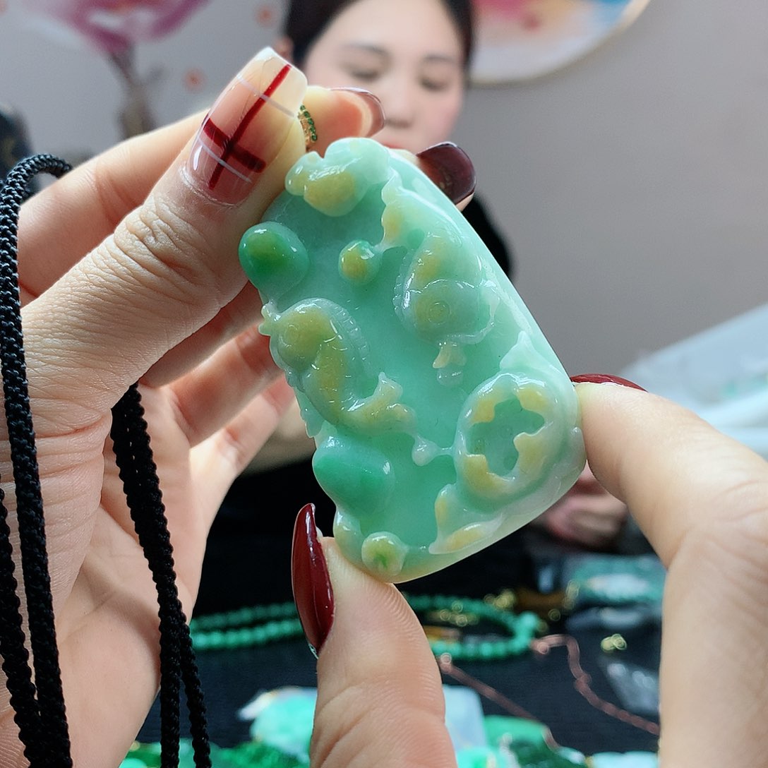 【闪购商品】翡翠吊坠(赠链)合金