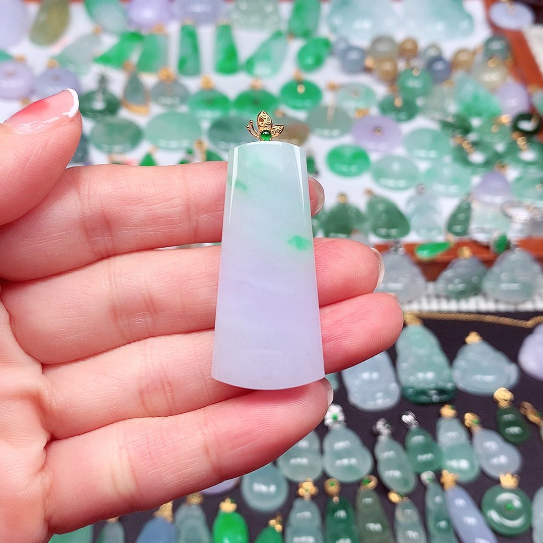 翡翠颈饰18K金镶嵌天然翡翠A货