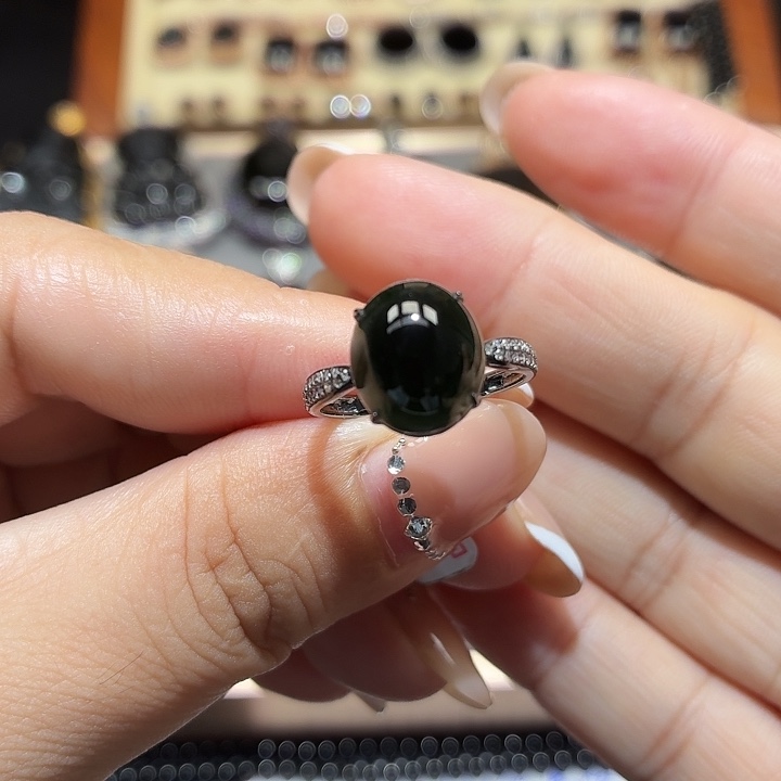 18K金镶嵌戒指翡翠