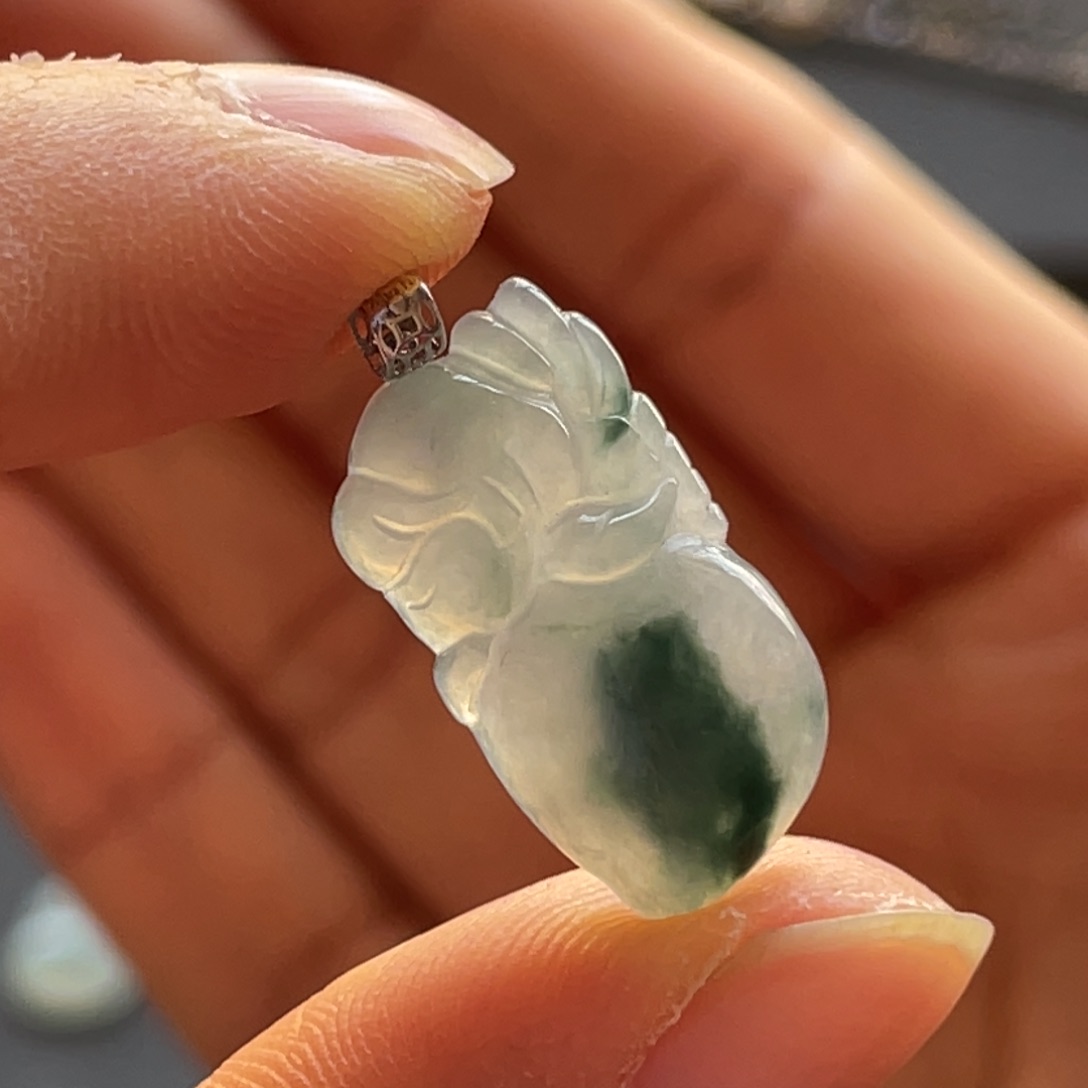 翡翠颈饰18K金镶嵌波妞