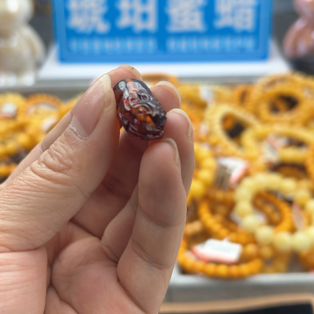 琥珀珠宝奇石未镶嵌