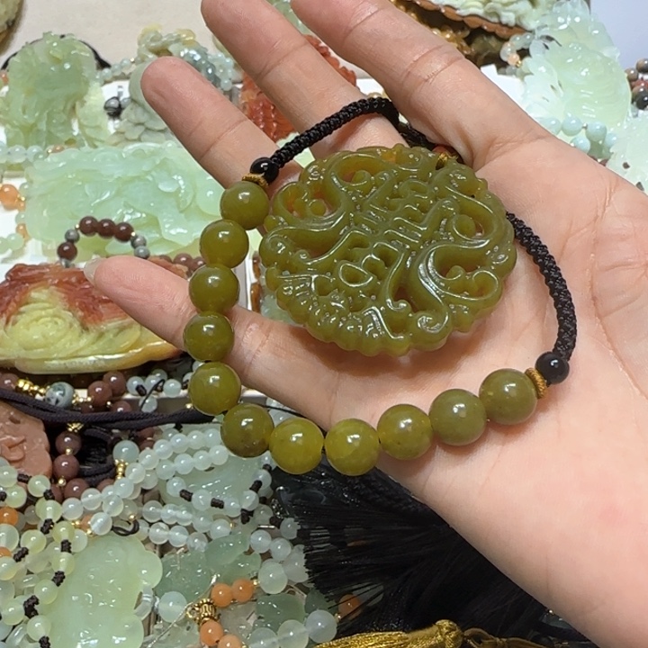蛇纹石玉未镶嵌吊坠