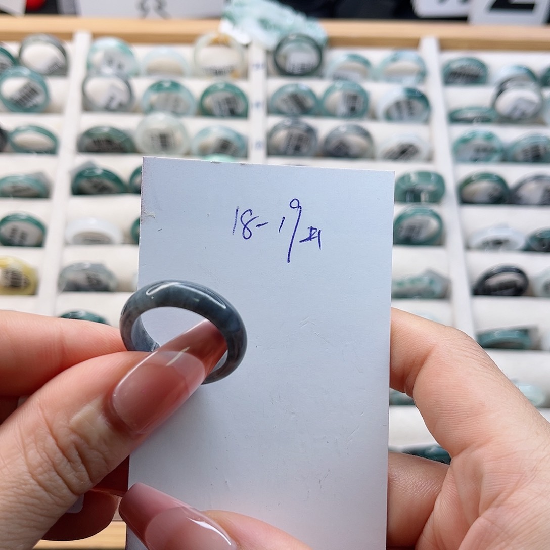 翡翠未镶嵌戒指戒指