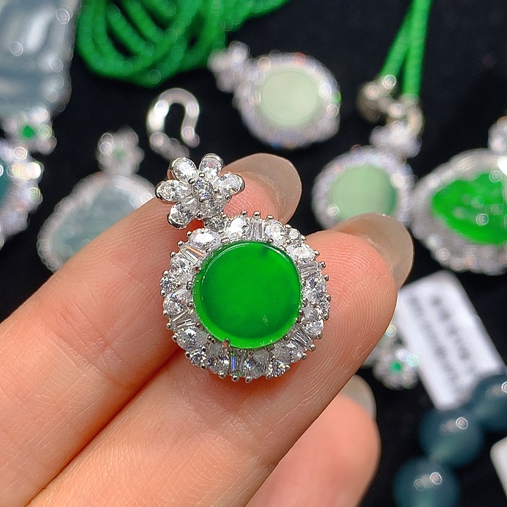 翡翠颈饰未镶嵌翡翠