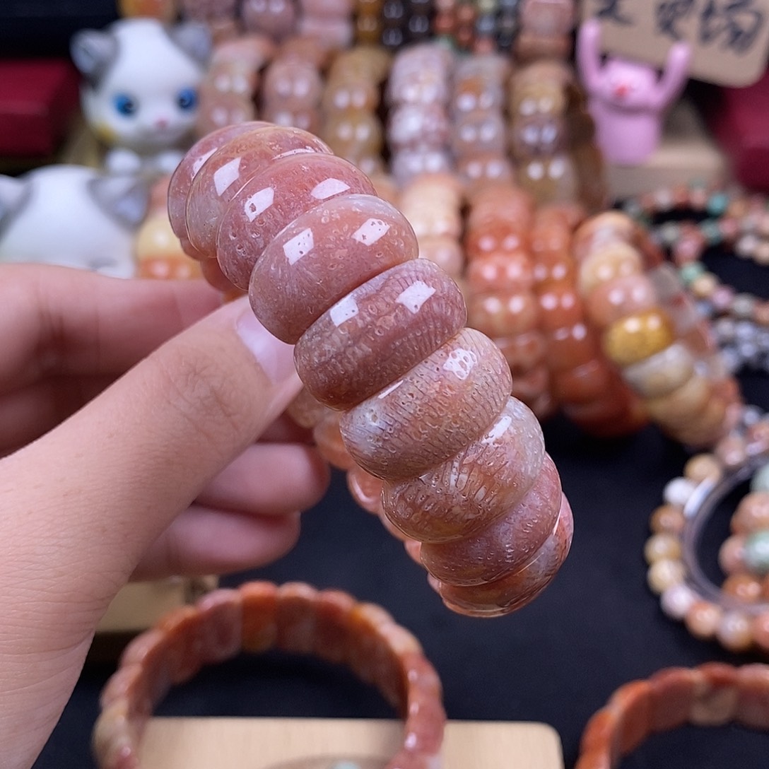 小****硅化珊瑚（珊瑚玉）未镶嵌手牌