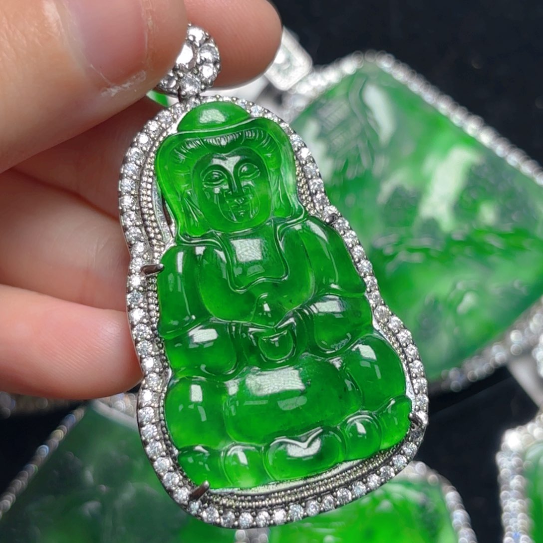 翡翠颈饰未镶嵌观音