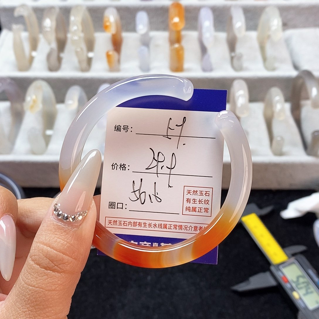 玛瑙/玉髓手镯未镶嵌59