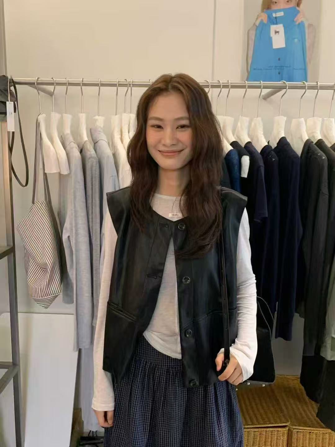 【NaNa】2025早秋新款韩版宽松百搭时尚无袖背心皮衣外穿马甲女