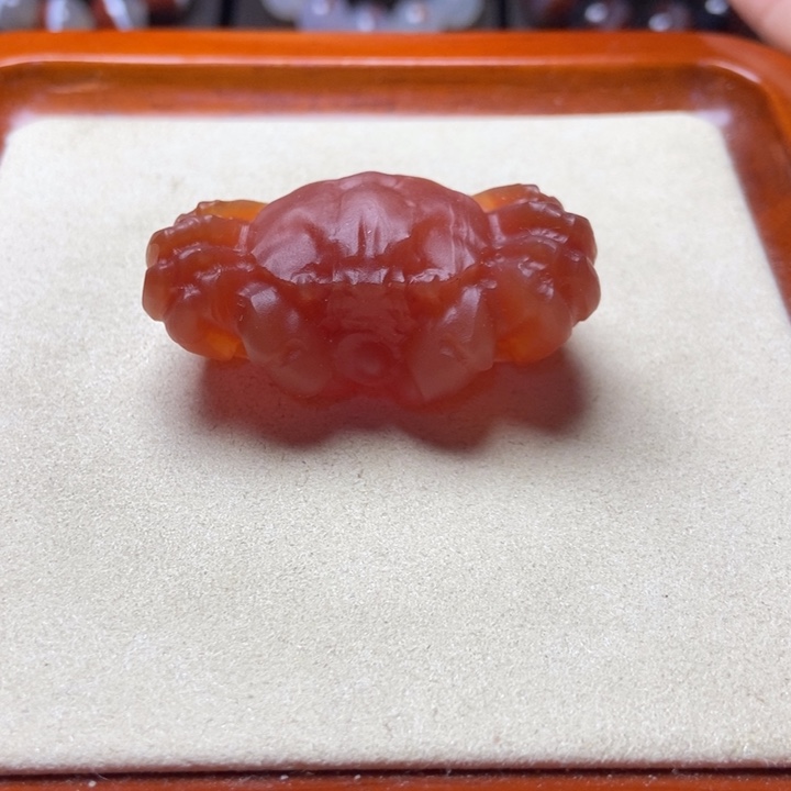 玛瑙/玉髓未镶嵌手串江红 雕刻螃蟹