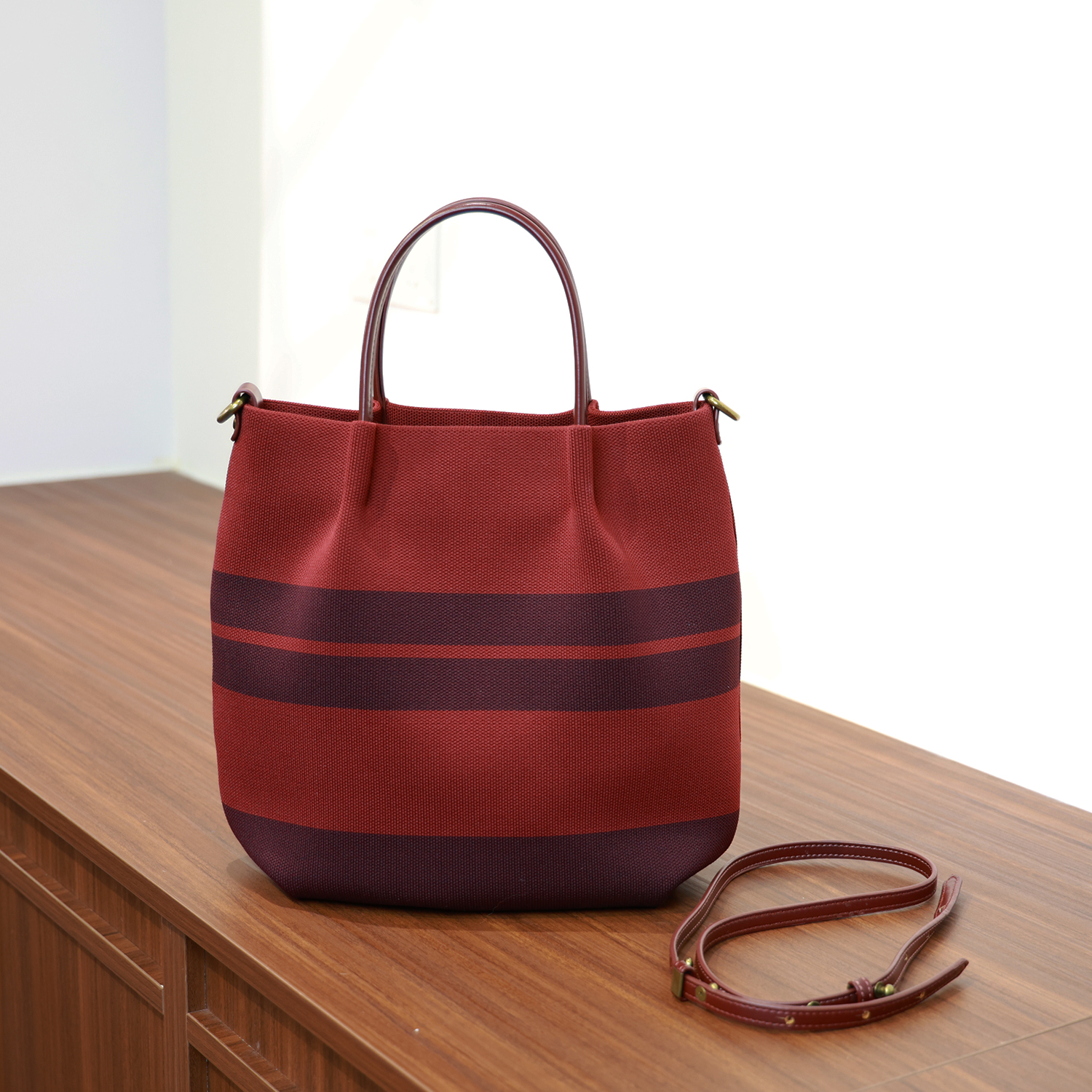 2025新款原创秋冬新款日晒番茄红条纹托特包女休闲通勤单肩斜挎包