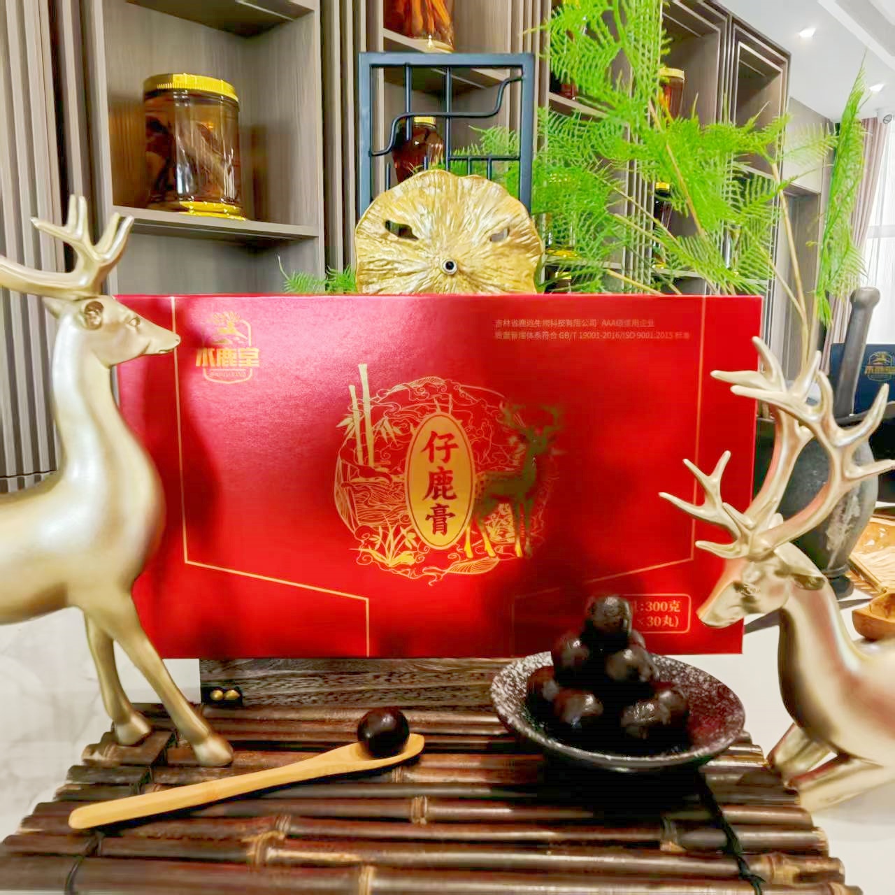 梅花鹿仔鹿膏（女）10g/丸  30丸/盒  到手两大盒