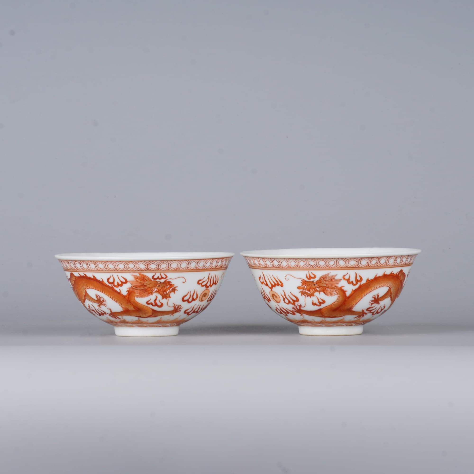 【拍卖】Lot.4802 矾红海水龙纹碗一对