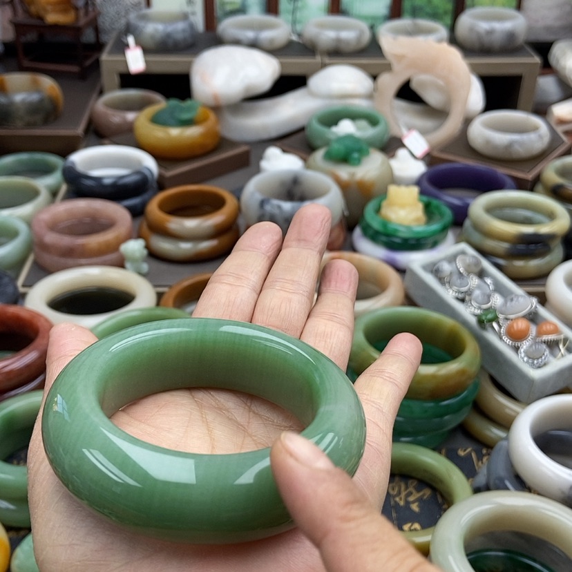 【闪购商品】石英质玉手镯未镶嵌木*，